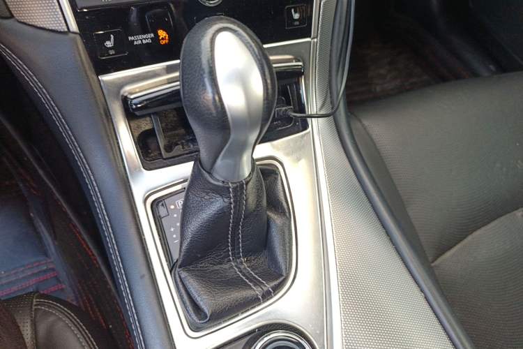 Used Infiniti Q50 2014 3.7L Comfort Edition Gear Lever