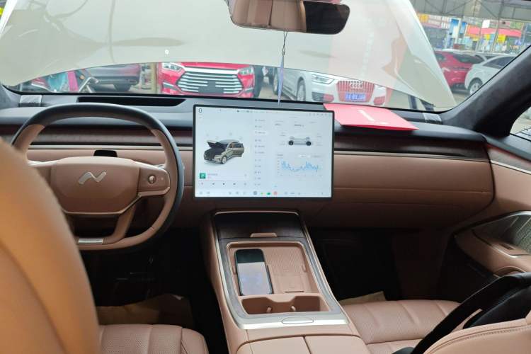 Used ONVO Luxeed L90 2025 Model—Max Six-Seater Version Audio And AC Panel