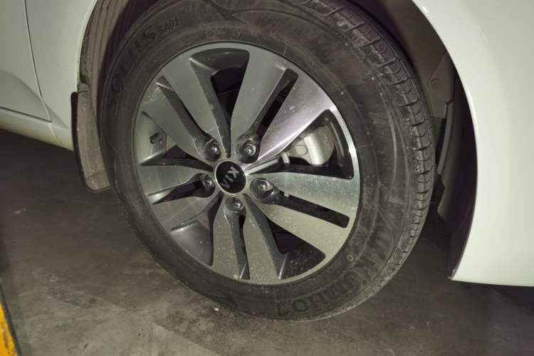 Used Kia Forte 2014 1.6L MT GLS Right Front Wheel Hub