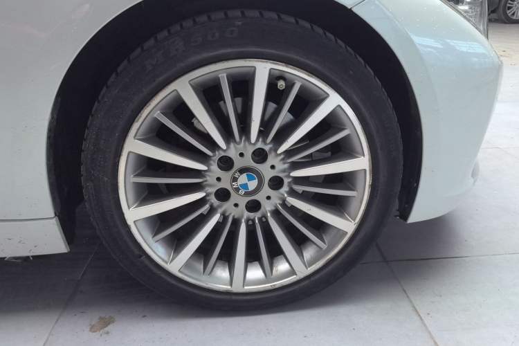 Used BMW 3 Series 2019 320Li Fashion Model Right Rear Wheel Hub