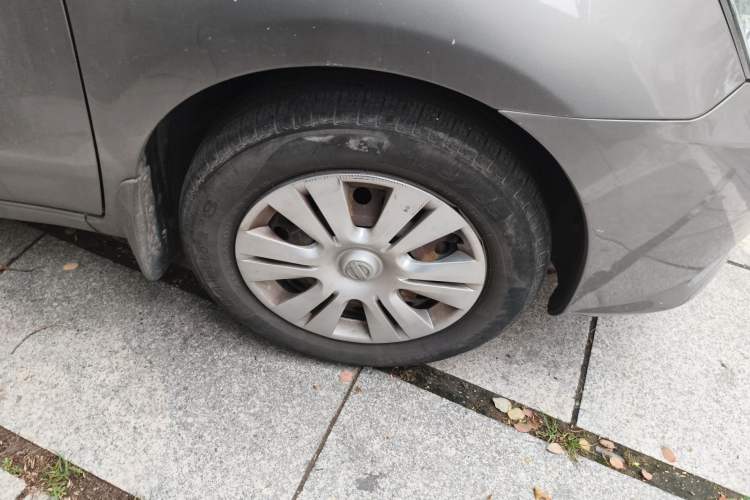 Used Nissan Livina 2013 1.6XE CVT Comfort Edition Right Front Wheel Hub