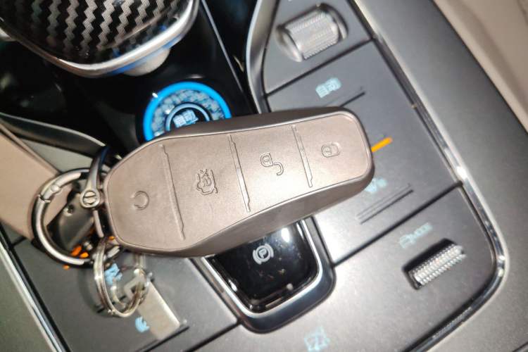 Used BYD Tang New Energy 2024 DM-i Glory Edition 112KM Prestige Model
