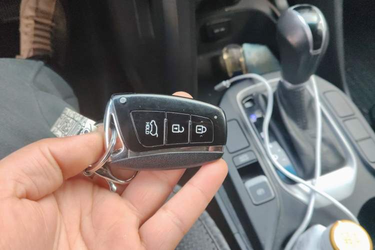 Used Hyundai Santa Fe 2015 2.0T Automatic All-Wheel Drive Smart Version 5 Seats