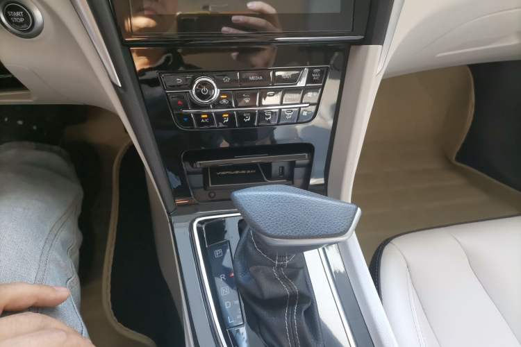 Used Venucia D60 2018 1.6L CVT Smart Connect Elite Edition