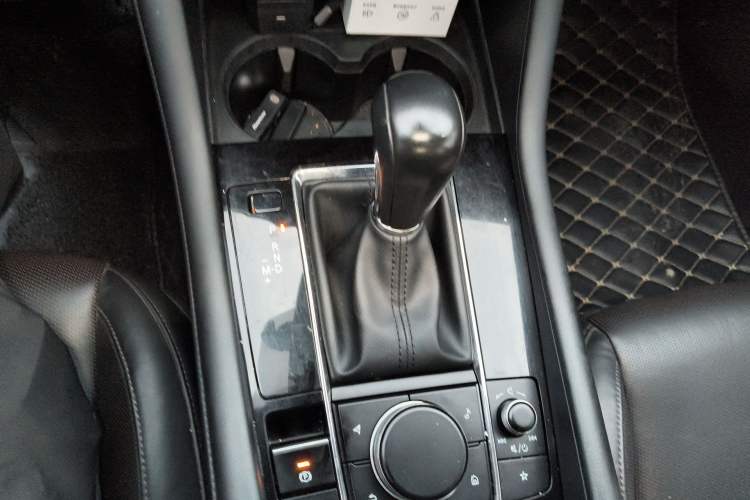 Used Mazda 3 Axela 2020 2.0L Automatic Zhiya Edition Gear Lever