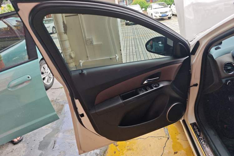 Used Chevrolet Cruze 2013 Hatchback 1.6L Automatic Luxury Model