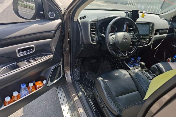 Used Mitsubishi Outlander 2018 2.0L Two-Wheel Drive Glory Edition 5 Seats