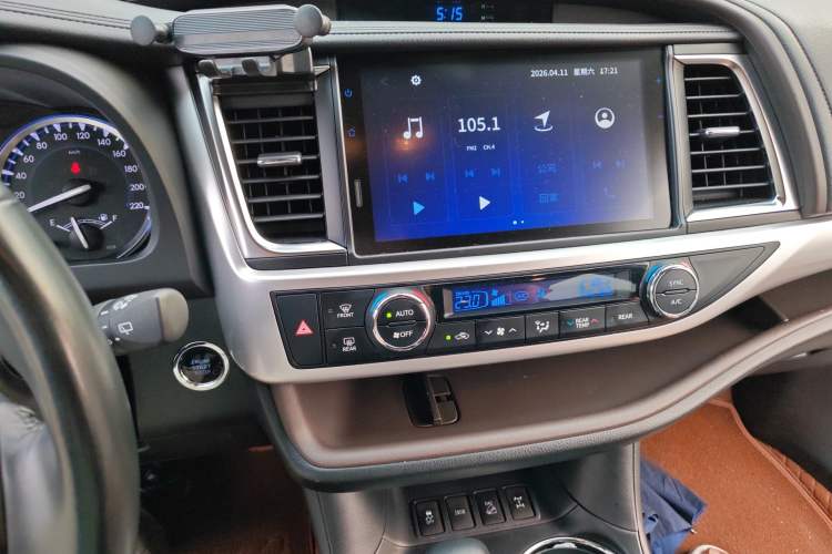 Used Toyota Highlander 2021 2.0T Four-Wheel Drive Luxury Edition 7 Seats Audio And AC Panel