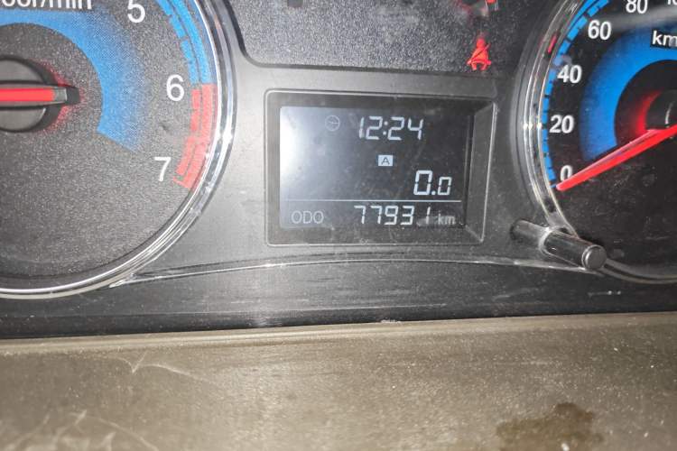 Used Dongfeng Fengon 360 2015 1.5L Manual Comfort 7-Seater China IV Standard Odometer Close Up