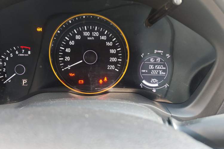 Used Honda Vezel 2015 1.5L CVT two-wheel drive Comfort trim Odometer Close Up