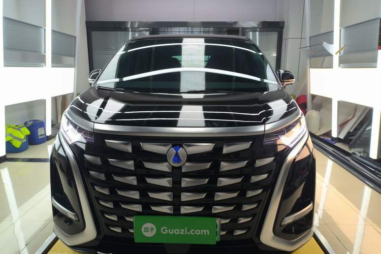 Used Denza D9 2022 DM-i 1040 Prestige Model