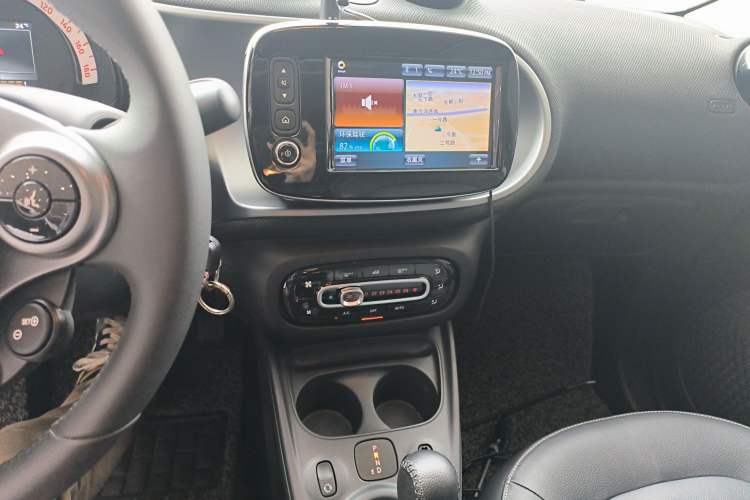 Used smart forfour 2016 0.9T 66 kW Pioneer Edition
