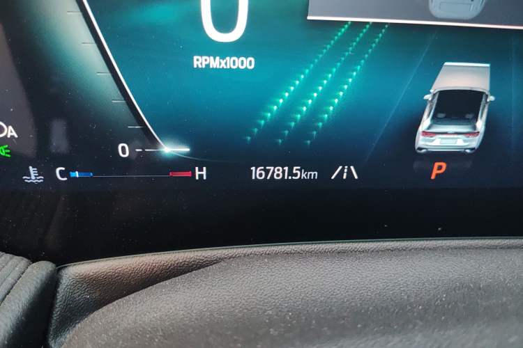 Used Ford Mondeo 2025 2.0T EcoBoost Luxury Version Odometer Close Up