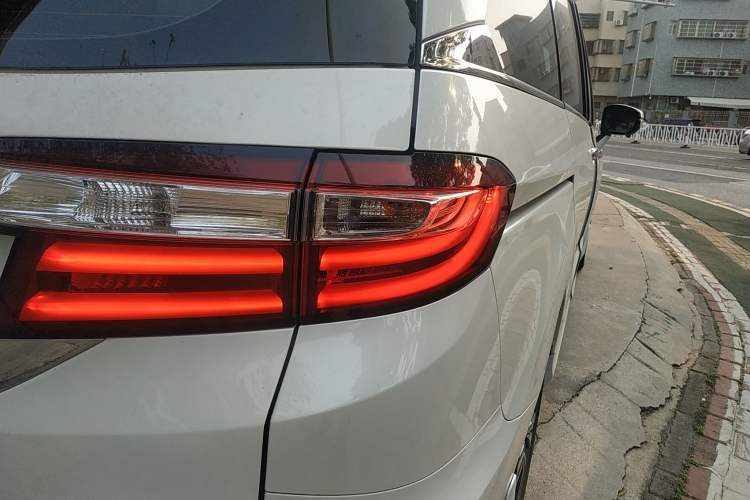 Used Honda Odyssey 2018 2.4L Luxury Edition Right Rear Taillight