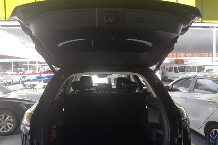 Used Hongqi HS5 2023 2.0T Four-Wheel Drive Flagship Pro Edition Trunk