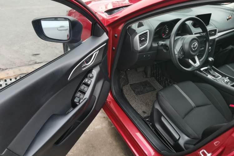 Used Mazda Mazda 3 Axela 2017 Hatchback 1.5L Automatic Luxury Model Emission Standard China V
