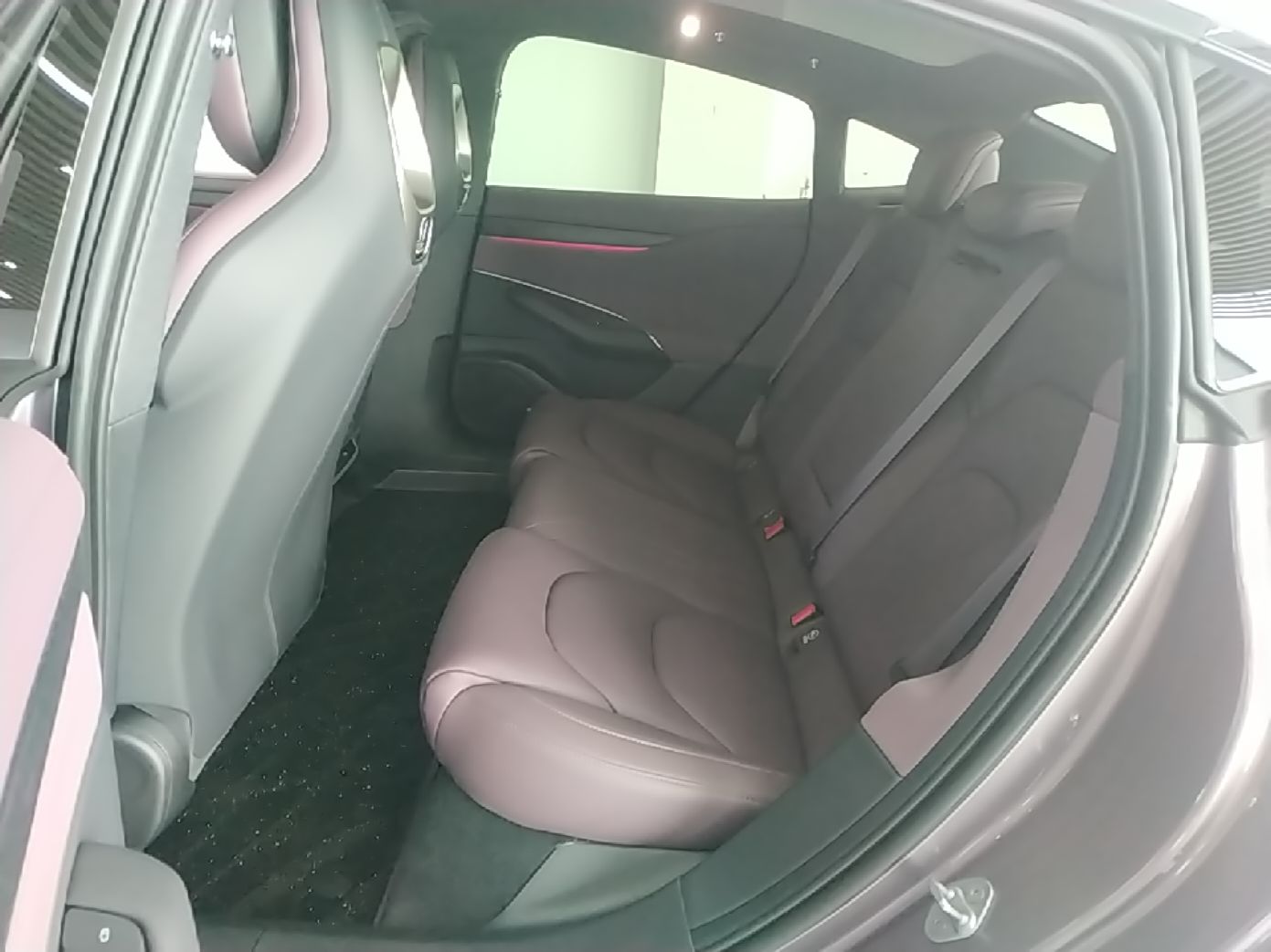 Xiaomi Auto SU7 2024 Rear-Drive Ultra-Long Range Advanced Pro-Level Intelligent Driving Version — снимка 20