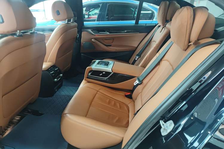 Used BMW 5 Series 2018 530Li Luxury Edition M Sport Package Left Rear Seat