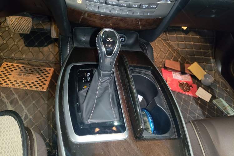 Used Infiniti QX60 2016 2.5 S/C Hybrid Two-Wheel-Drive Excellence Edition China V Standard