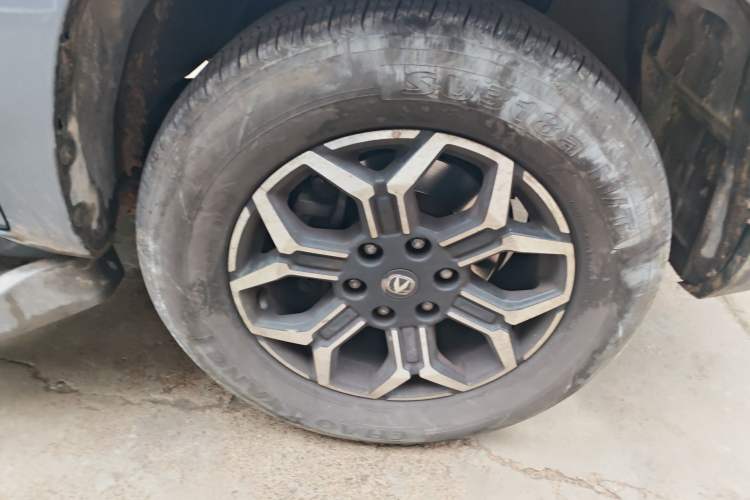 Used CHANGAN Lantop 2023 2.0T Manual 4x4 Diesel Flagship Long-Box Version Right Front Wheel Hub