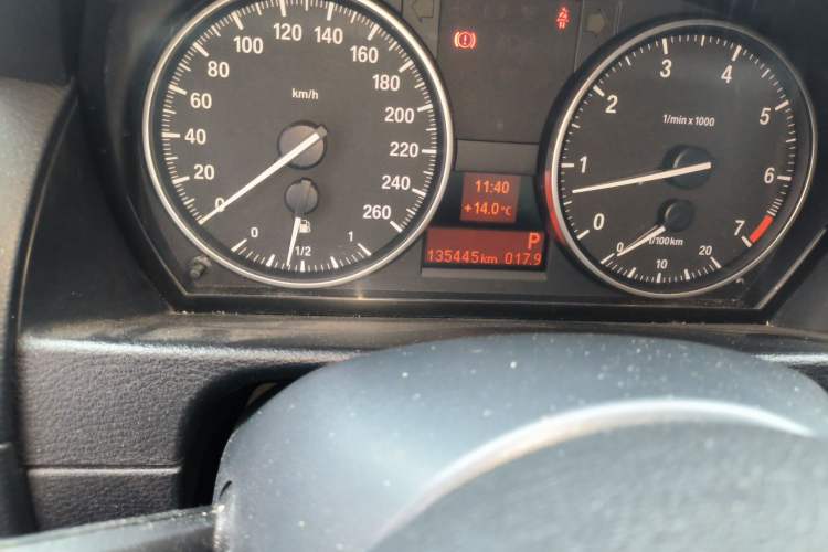 Used BMW X1 2015 sDrive18i Fashion Upgrade Edition Odometer Close Up