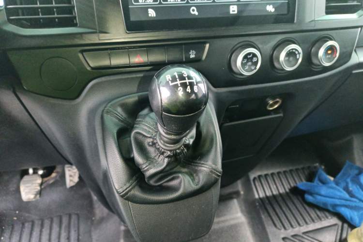 Used JMC Fushun 2022 2.0T Manual Multi-Function Passenger Vehicle Mid-Range High Roof 6-7 Seats