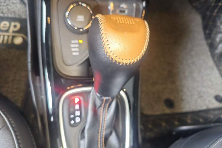 Used Jeep Compass 2017 200T Automatic Prestige Four-Wheel Drive Edition Gear Lever