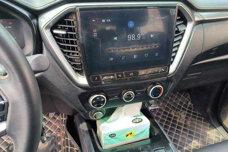 Used Isuzu D-MAX 2023 2.5T Automatic 4x4 Diesel Flagship Long Wheelbase Model Audio And AC Panel