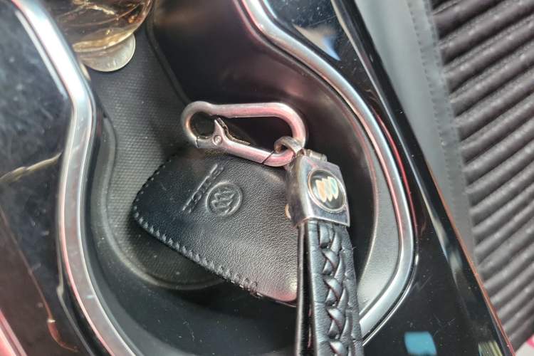 Used Buick Envision 2022 Encore S 652T Two-Wheel-Drive Luxury Model
