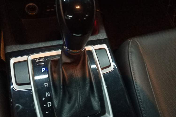 Used Hyundai Mistra 2014 1.8L Automatic Smart GLS Gear Lever