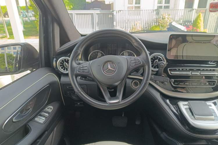 Used Mercedes-Benz Vito 2021 2.0T Business Version 7 Seats Steering Wheel