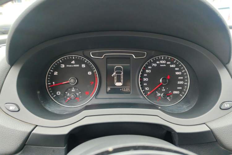 Used Audi Q3 2015 35 TFSI Comfort Model
