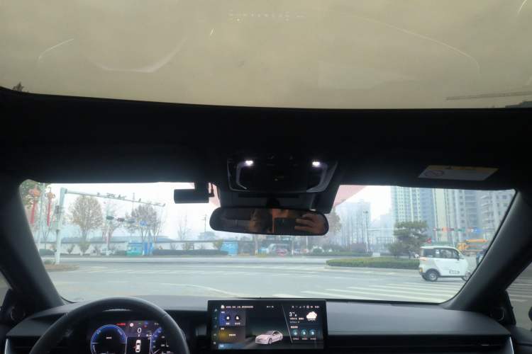 Used Toyota Camry 2025 Dual-Motor 2.0 HXS Glory Edition
