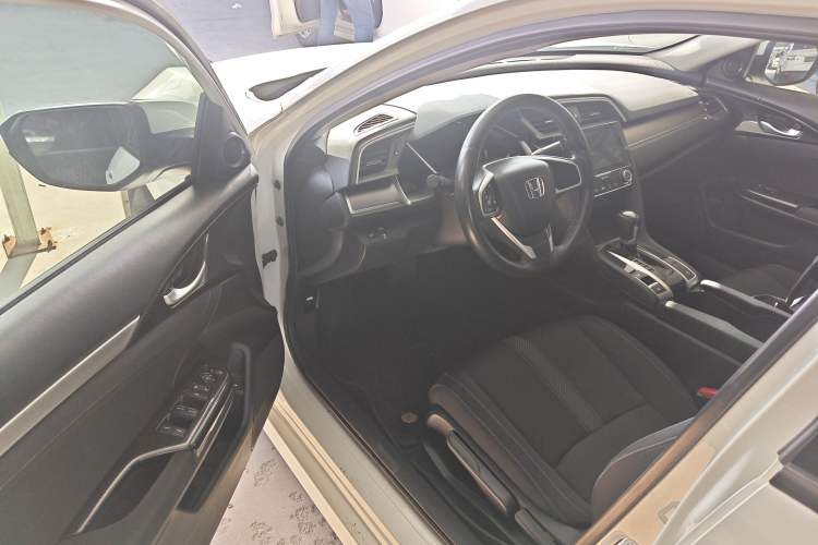 Used Honda Civic 2016 220TURBO CVT Luxury Edition
