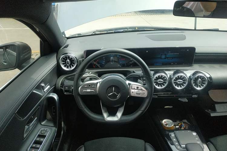Used Mercedes-Benz A-Class 2020 Restyled A 200 L Sport Sedan Fashion Version Steering Wheel