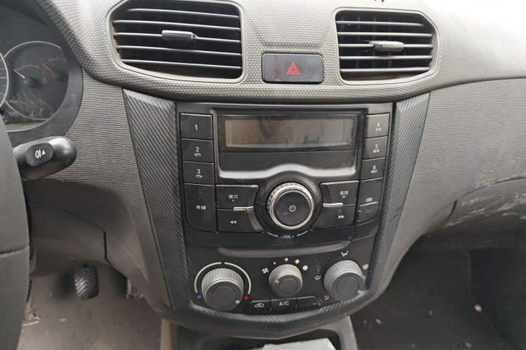 Used Wuling Hongguang 2014 1.2L Standard Model China IV Audio And AC Panel