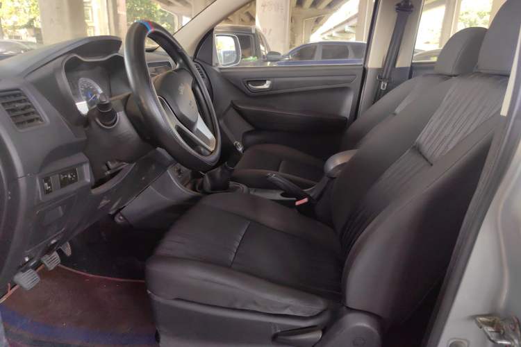 Used Isuzu JLM 2018 2.8T Classic Edition Two-Wheel Drive Luxury Version JE493ZLQ5F Left Front Seat