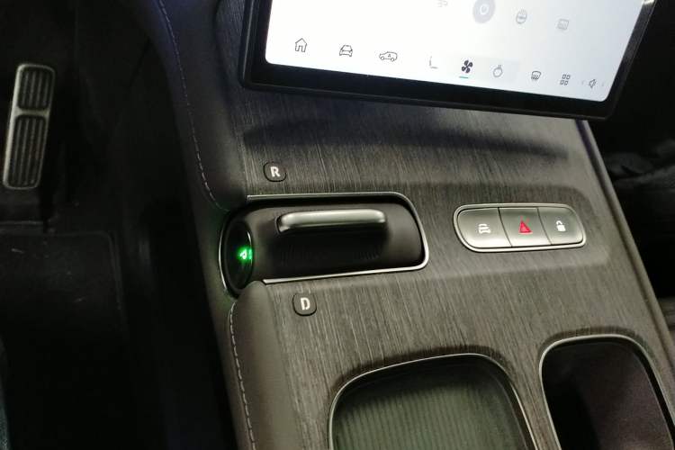 Used Nio ES7 2022 75 kWh Gear Lever