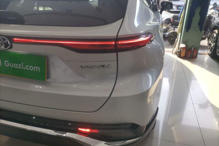 Used Toyota Venza 2023 2.0L CVT Two-Wheel Drive Prestige Version
