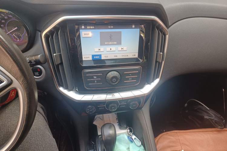 Used JMC Yusheng S350 2016 2.0T Automatic All-Wheel Drive Gasoline Ultra-Luxury 7-Seater Audio And AC Panel