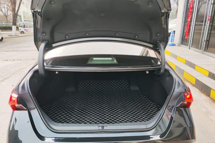 Used Toyota Avalon 2023 Dual-Engine 2.5L Luxury Edition Trunk