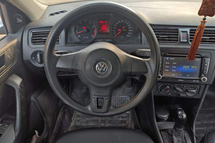 Used Volkswagen Santana 2013 1.6L Automatic Fashion Edition