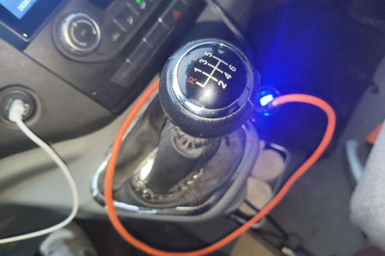 Used Foton Toano 2023 Joy Elephant Multi-Function 2.0T Manual Long-Wheelbase Mid-Roof Model with Single Rear Tire Available in 5/6/7/9-Seater Configurations