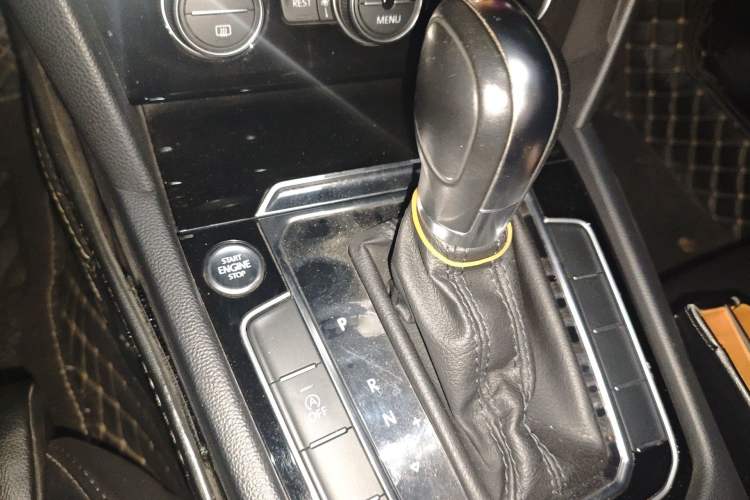 Used Volkswagen Magotan 2019 330TSI DSG Luxury Version China VI Standard Gear Lever