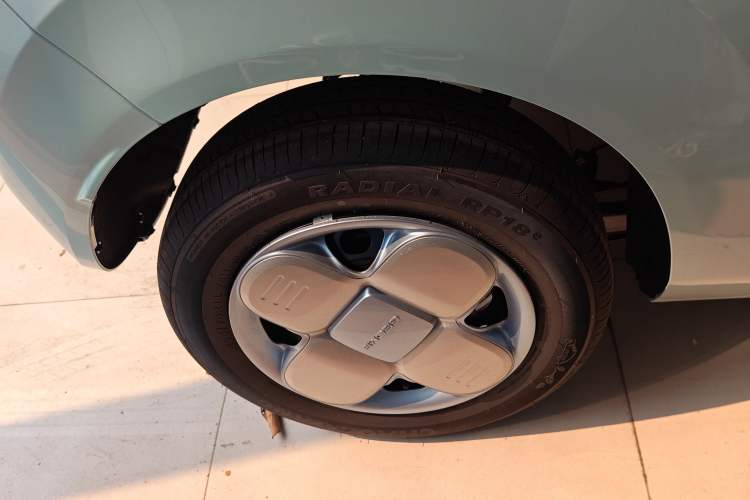 Used Geely Galaxy Panda 2024 Panda Mini 200km Endurance Bear Right Rear Wheel Hub