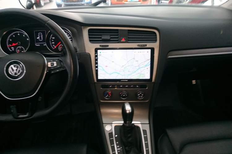 Used Volkswagen Golf 2016 230TSI Automatic Luxury Version
