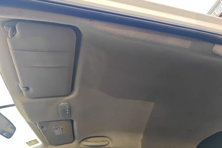 Used Venucia R50 2013 1.6L Manual Fashion Edition