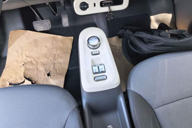 Used CHANGAN NEVO Lumin 2022 155 km – Refreshingly Sweet Edition Gear Lever