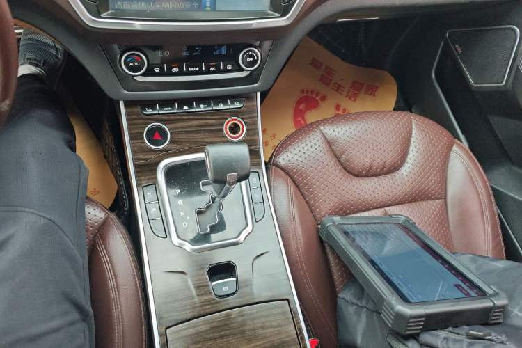 Used Land X7 2015 2.0T Panoramic Prestige Edition Gear Lever