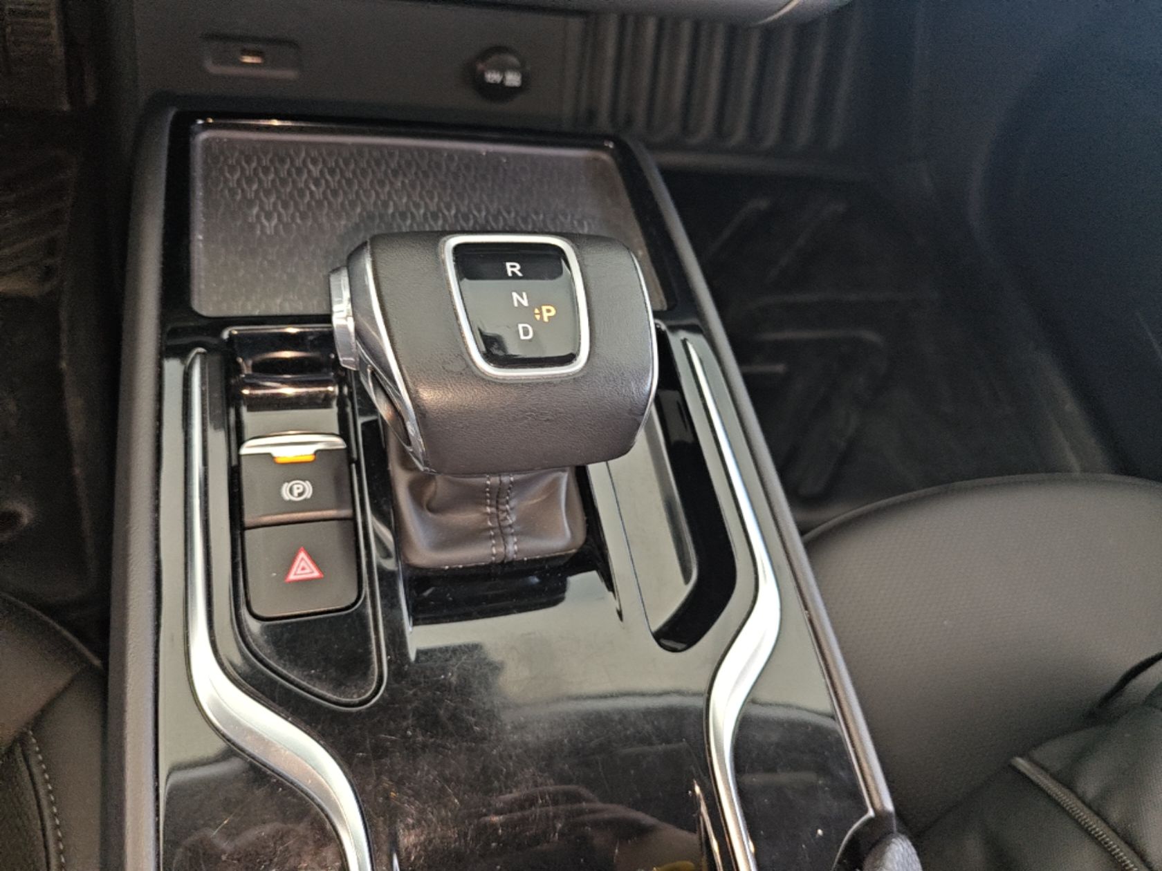 Hongqi E-QM5 2022 431 km Charge & Enjoy Edition — снимка 16